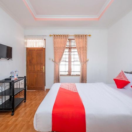 Capital O 1541 Puri Cikole Asri Hotel Lembang Bagian luar foto