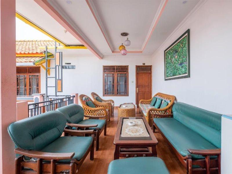 Capital O 1541 Puri Cikole Asri Hotel Lembang Bagian luar foto