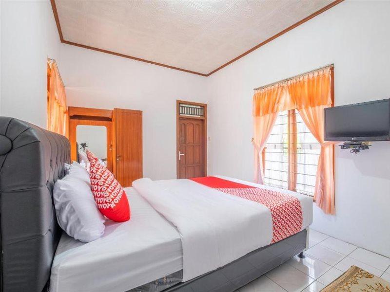 Capital O 1541 Puri Cikole Asri Hotel Lembang Bagian luar foto