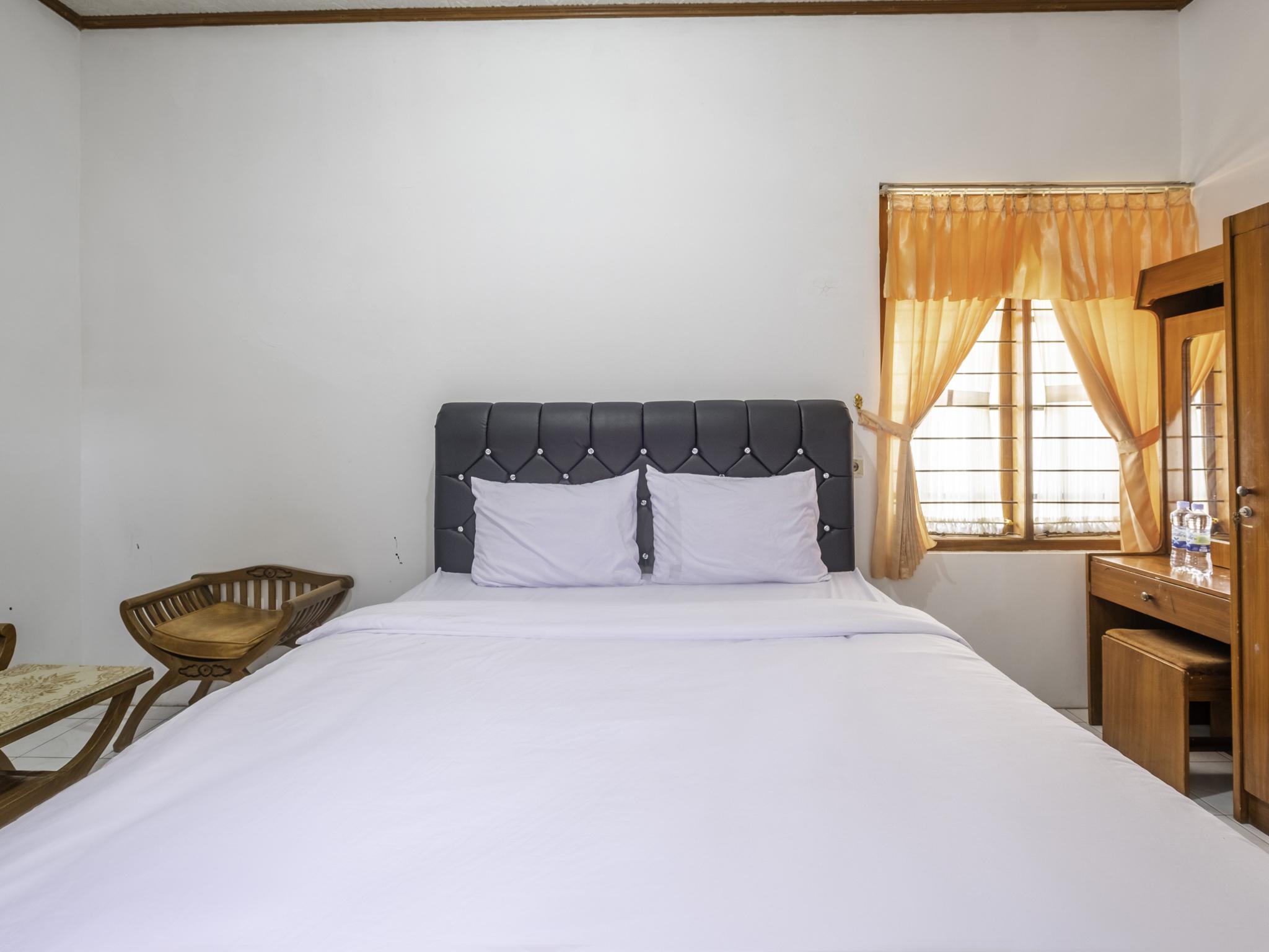 Capital O 1541 Puri Cikole Asri Hotel Lembang Bagian luar foto