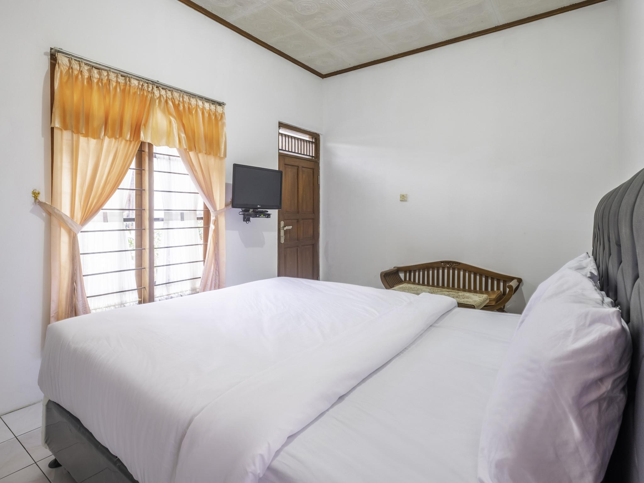 Capital O 1541 Puri Cikole Asri Hotel Lembang Bagian luar foto