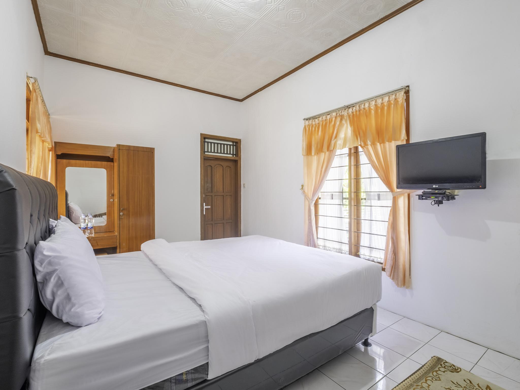 Capital O 1541 Puri Cikole Asri Hotel Lembang Bagian luar foto