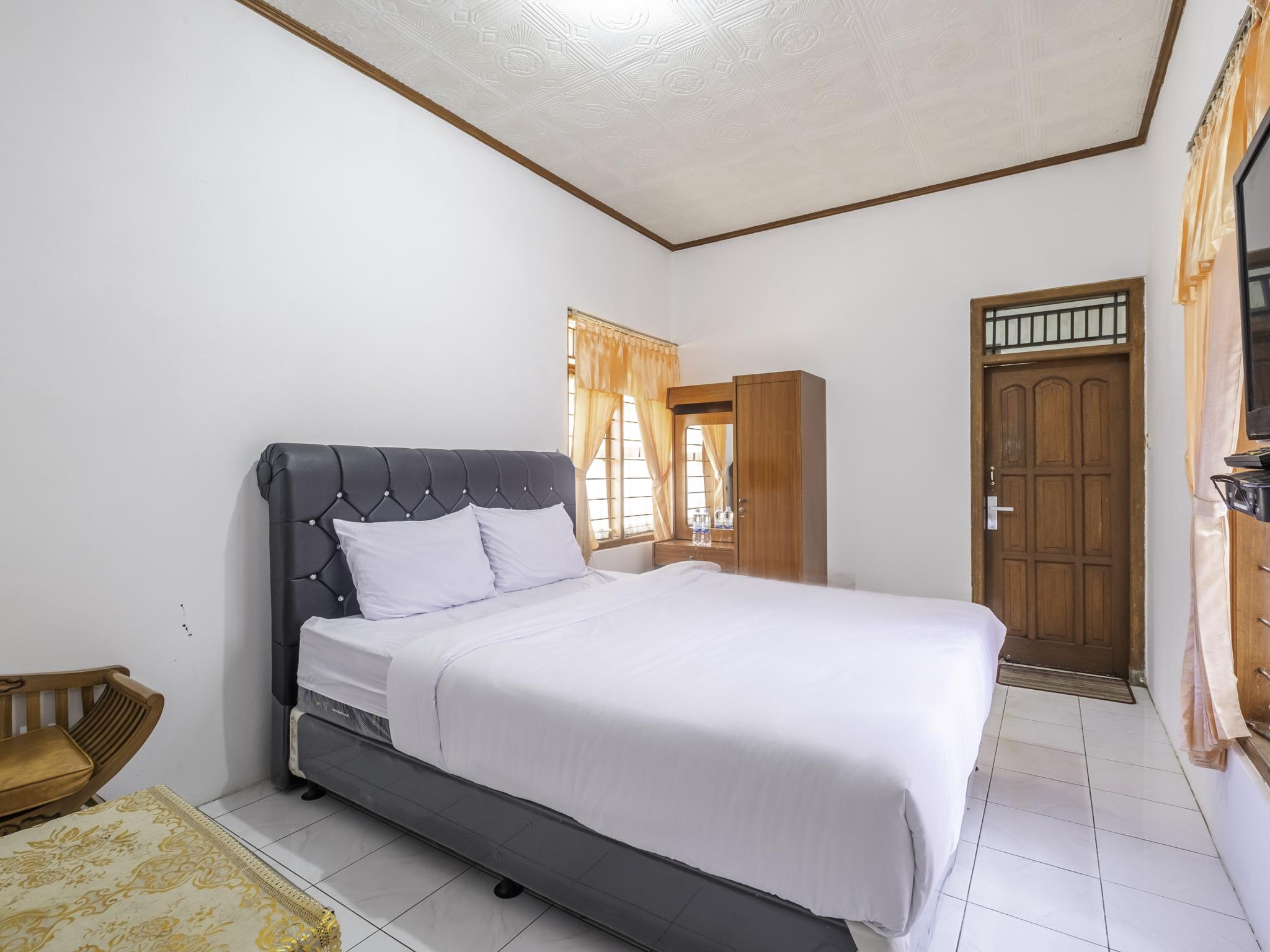 Capital O 1541 Puri Cikole Asri Hotel Lembang Bagian luar foto