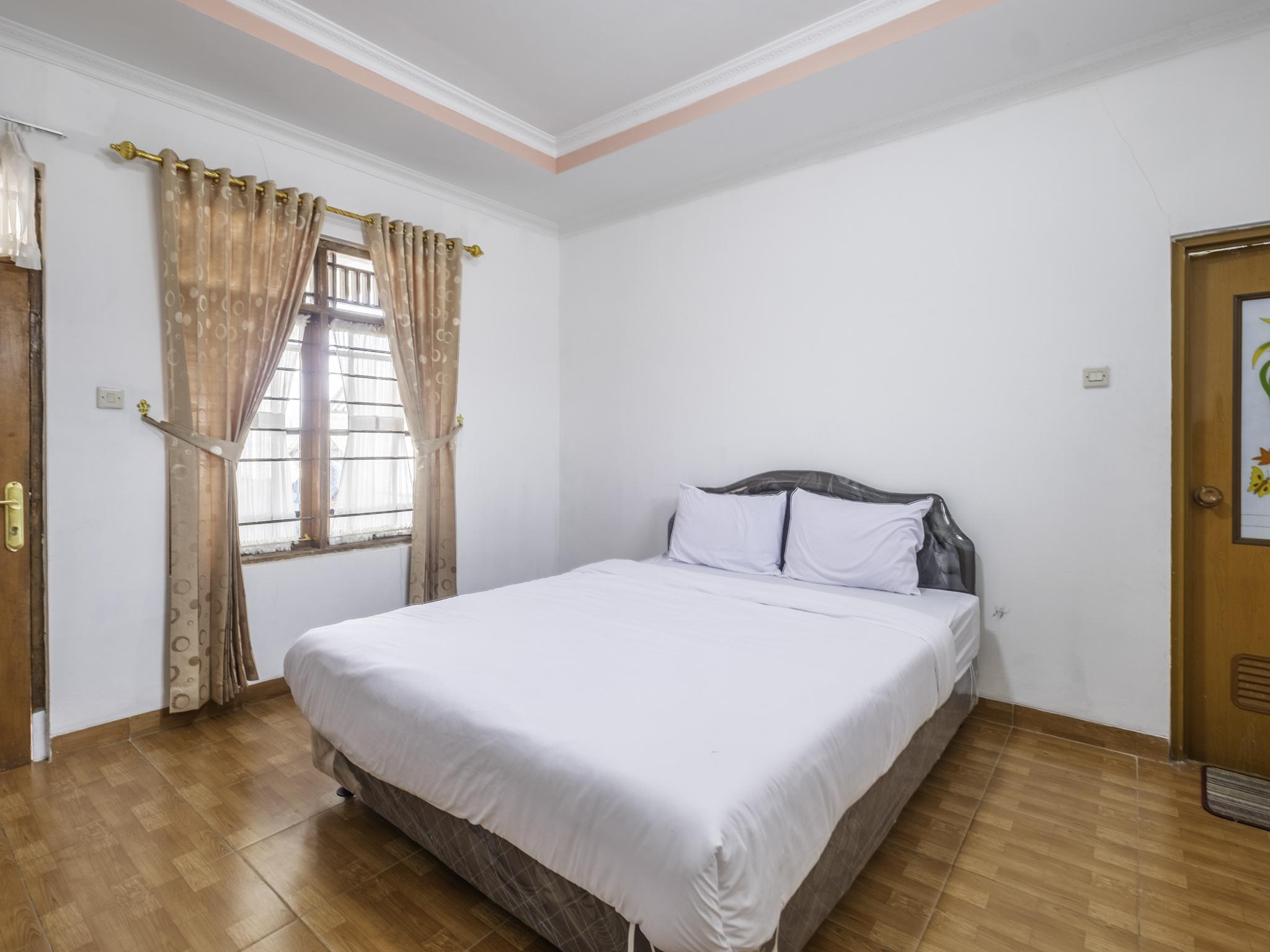 Capital O 1541 Puri Cikole Asri Hotel Lembang Bagian luar foto
