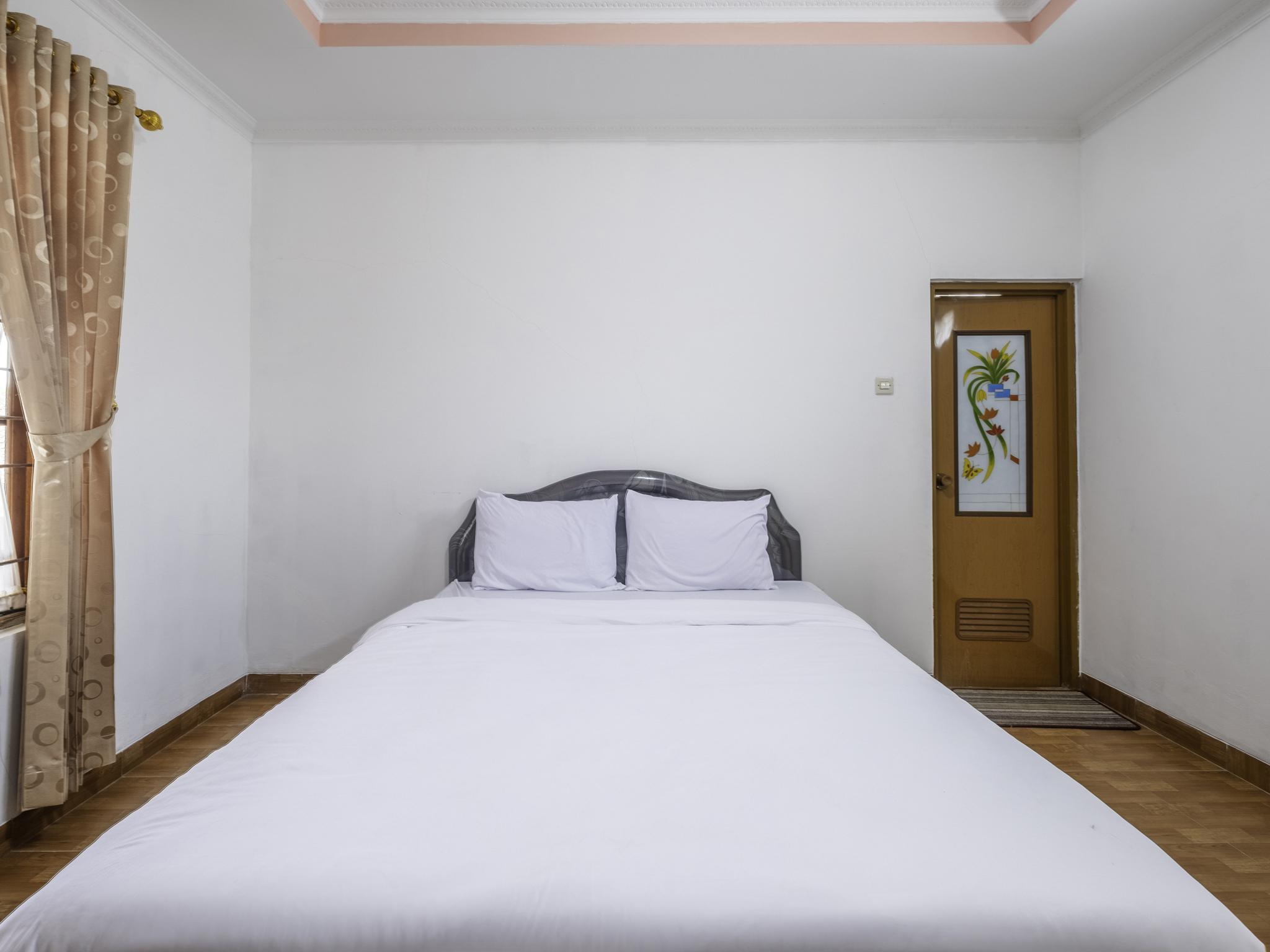 Capital O 1541 Puri Cikole Asri Hotel Lembang Bagian luar foto