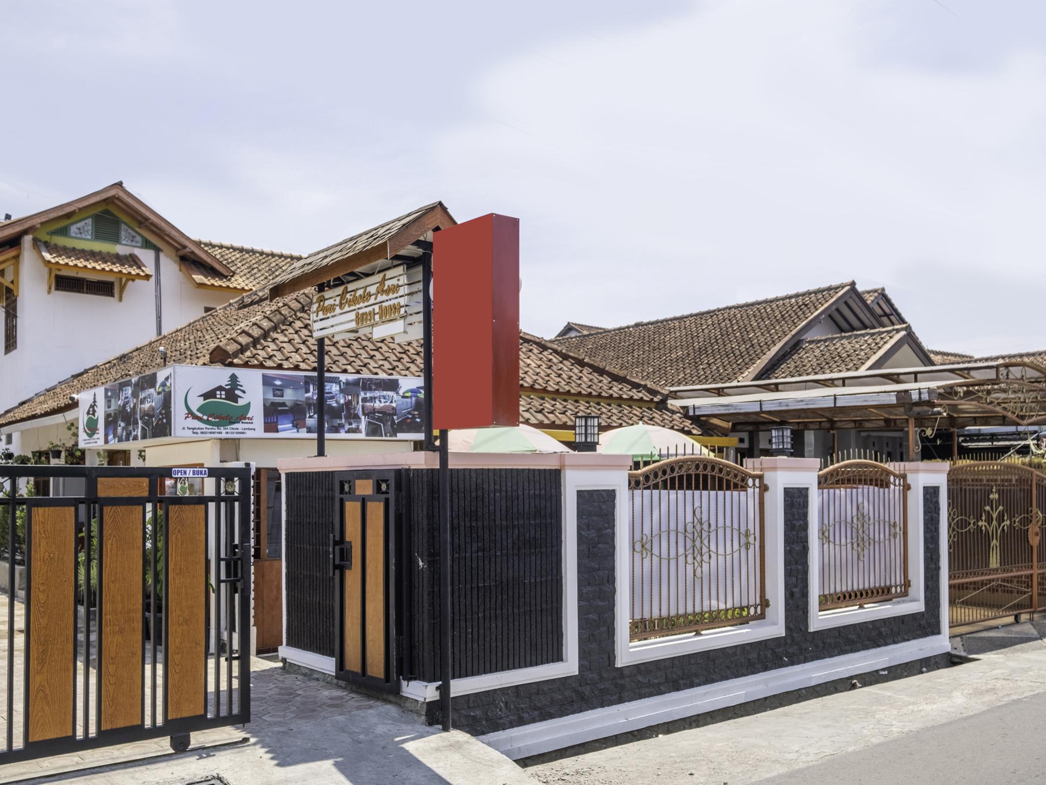 Capital O 1541 Puri Cikole Asri Hotel Lembang Bagian luar foto