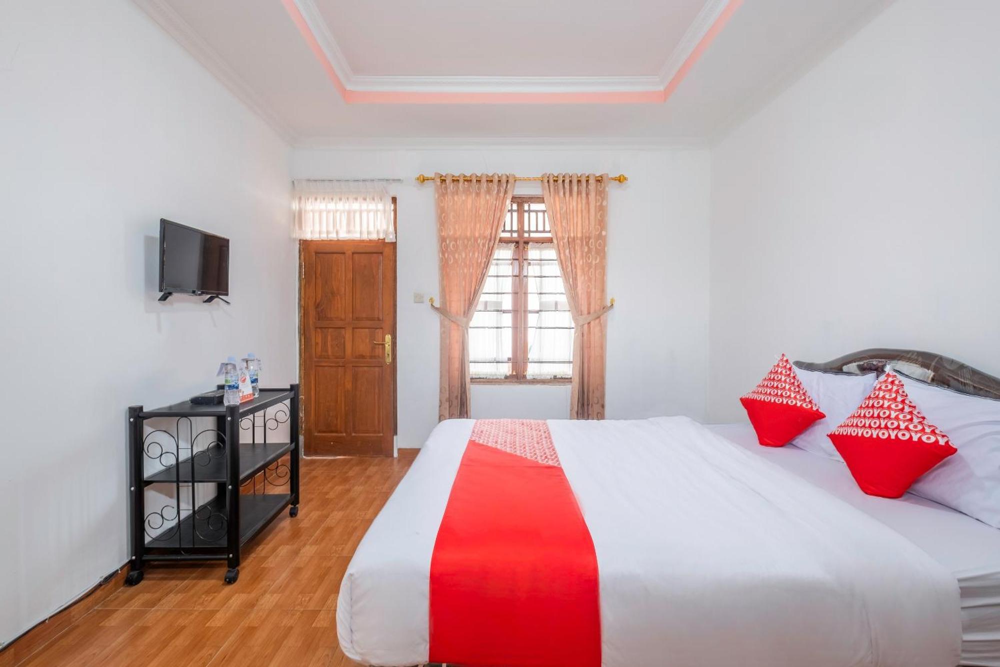 Capital O 1541 Puri Cikole Asri Hotel Lembang Bagian luar foto