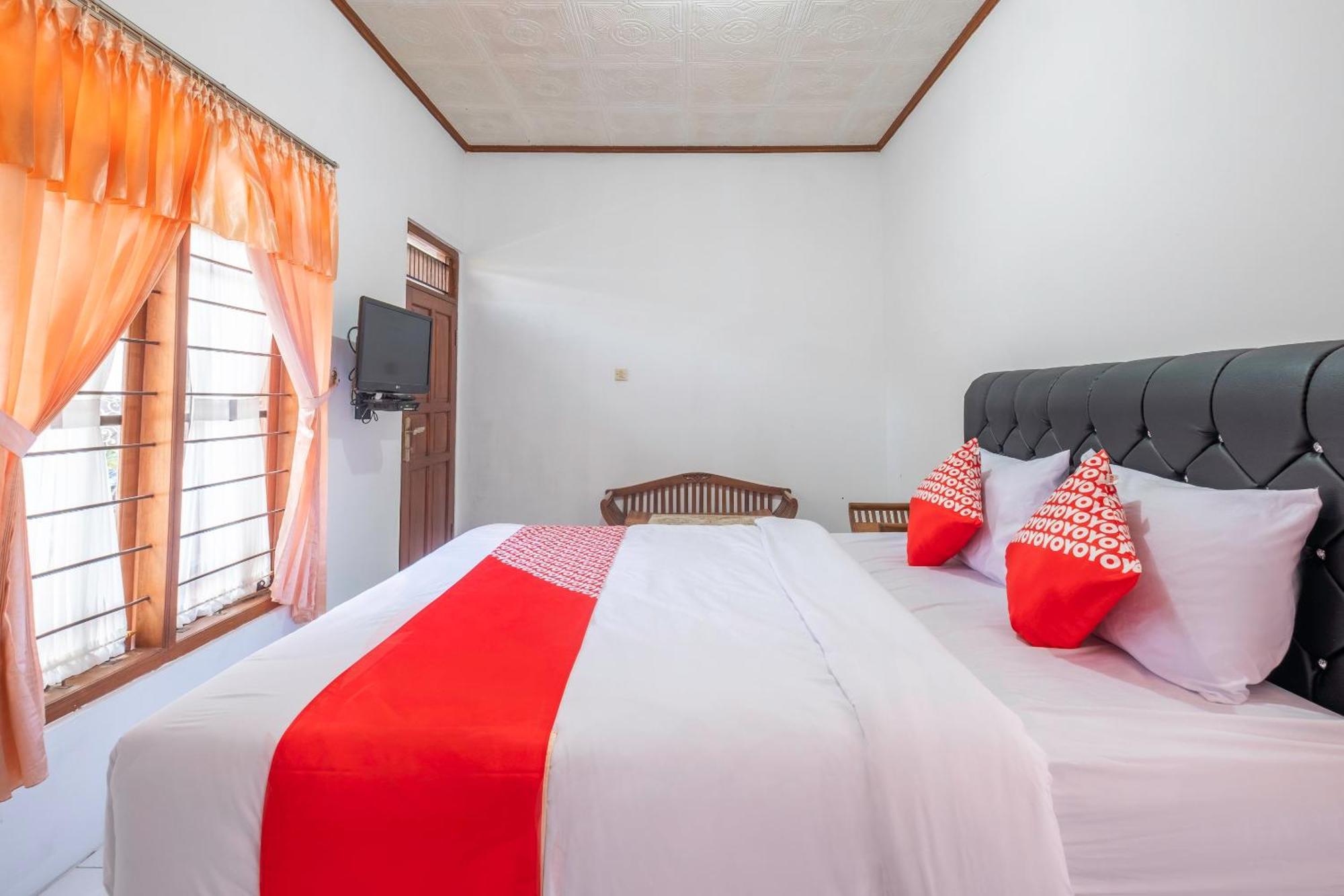Capital O 1541 Puri Cikole Asri Hotel Lembang Bagian luar foto