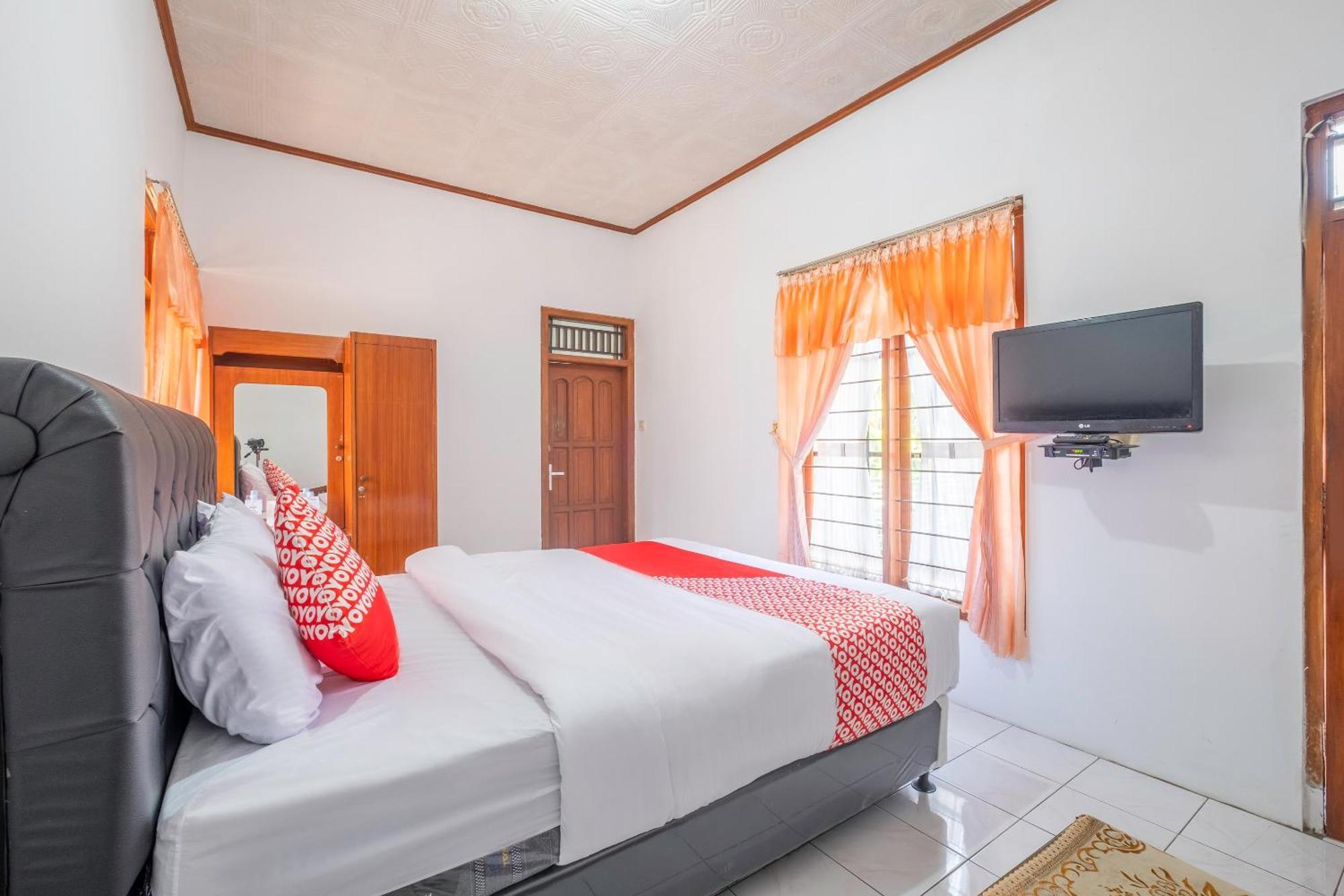 Capital O 1541 Puri Cikole Asri Hotel Lembang Bagian luar foto