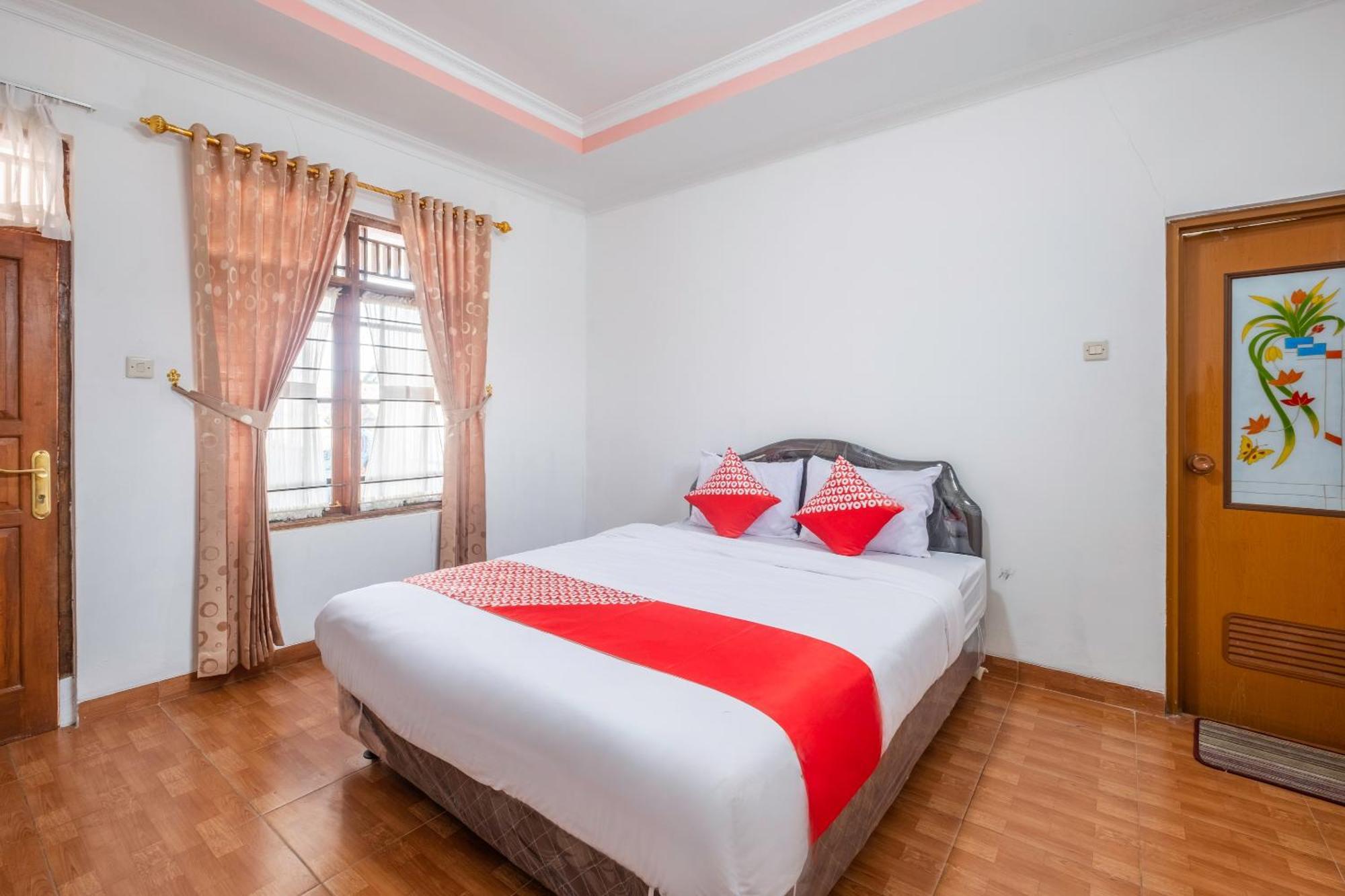 Capital O 1541 Puri Cikole Asri Hotel Lembang Bagian luar foto