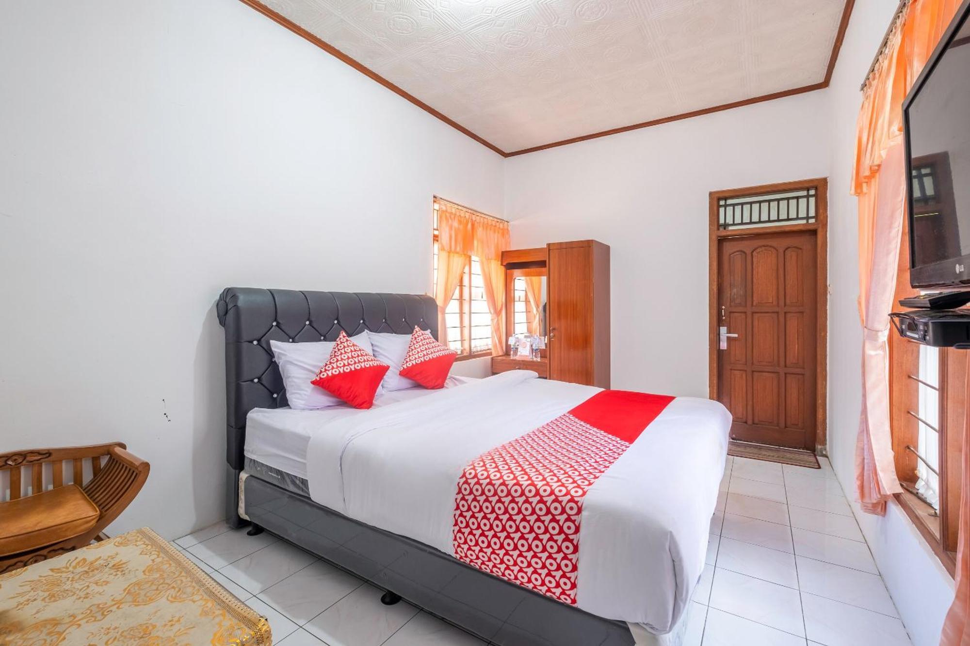 Capital O 1541 Puri Cikole Asri Hotel Lembang Bagian luar foto