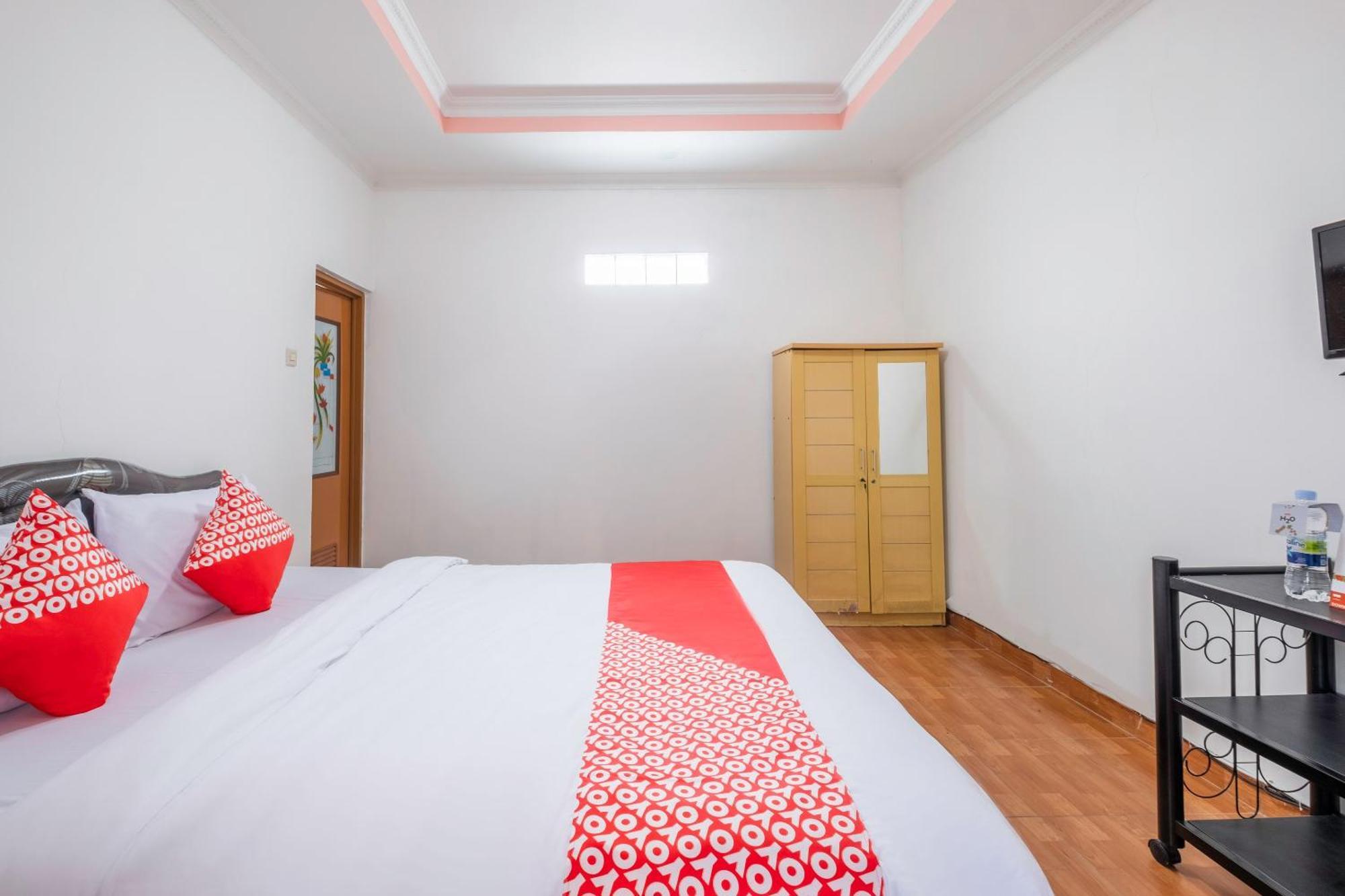 Capital O 1541 Puri Cikole Asri Hotel Lembang Bagian luar foto