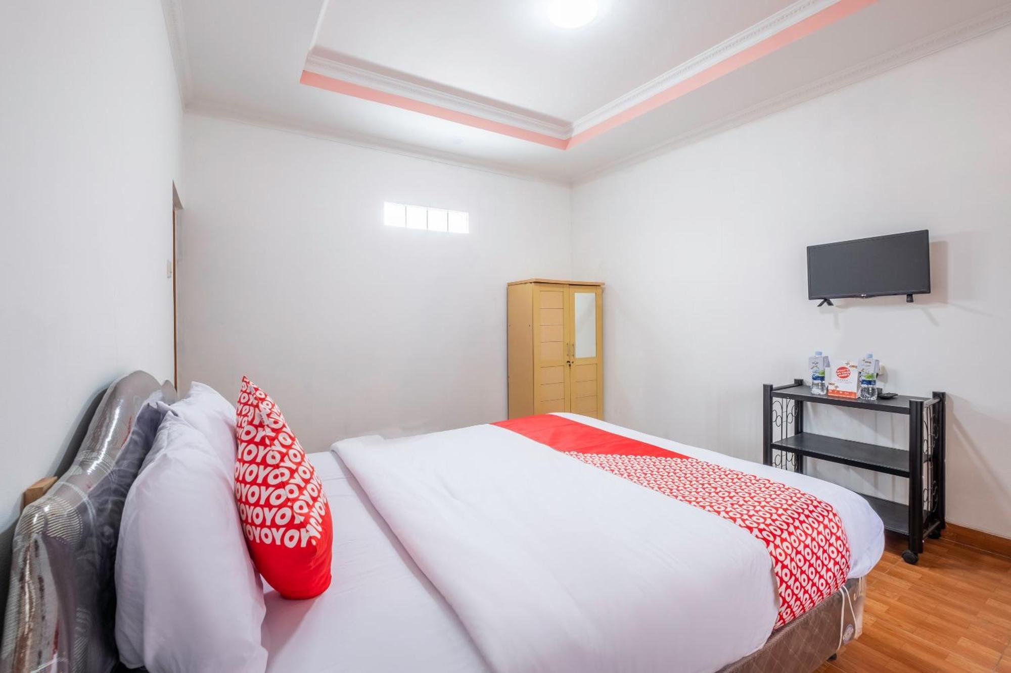Capital O 1541 Puri Cikole Asri Hotel Lembang Bagian luar foto