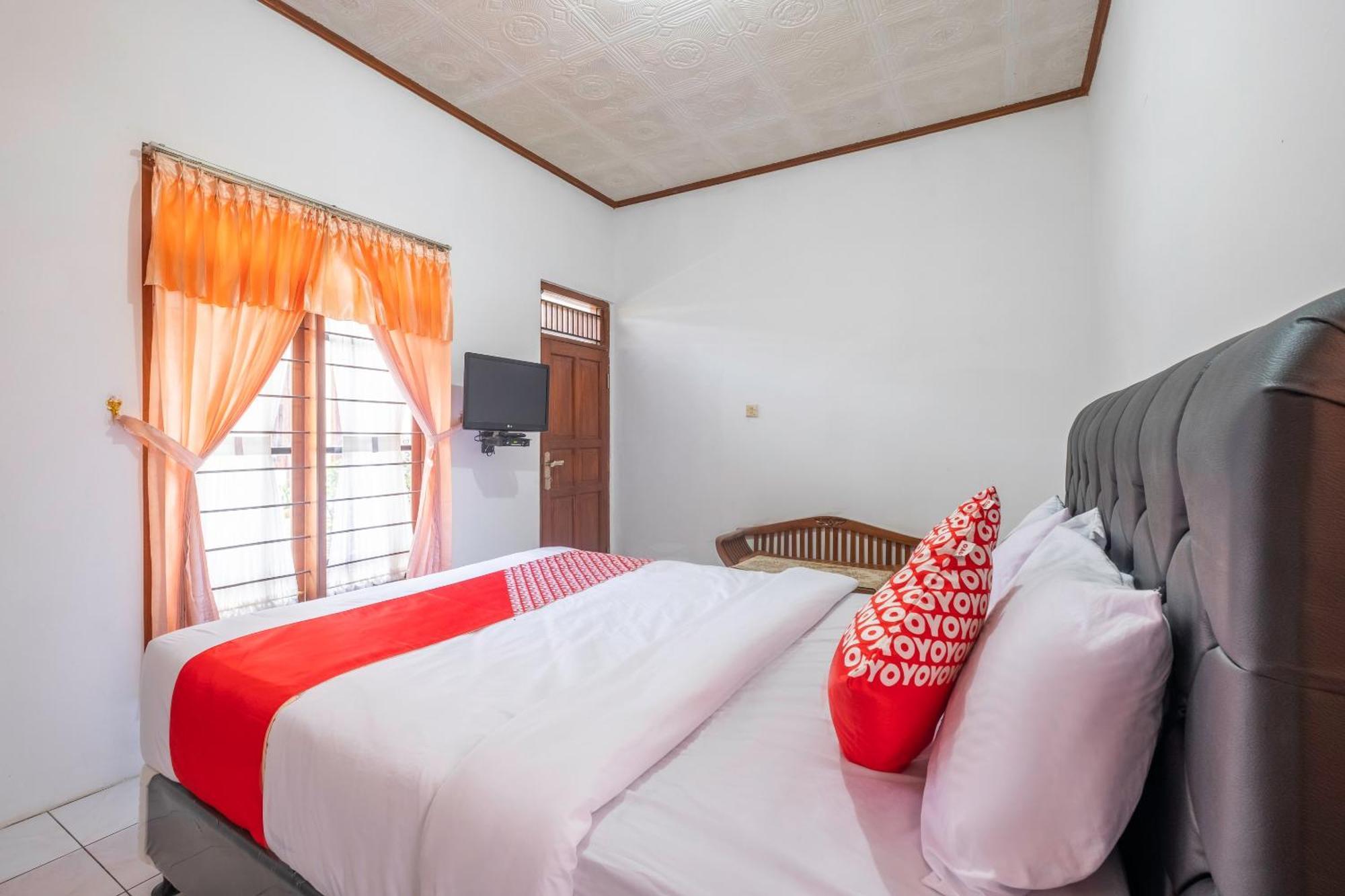Capital O 1541 Puri Cikole Asri Hotel Lembang Bagian luar foto