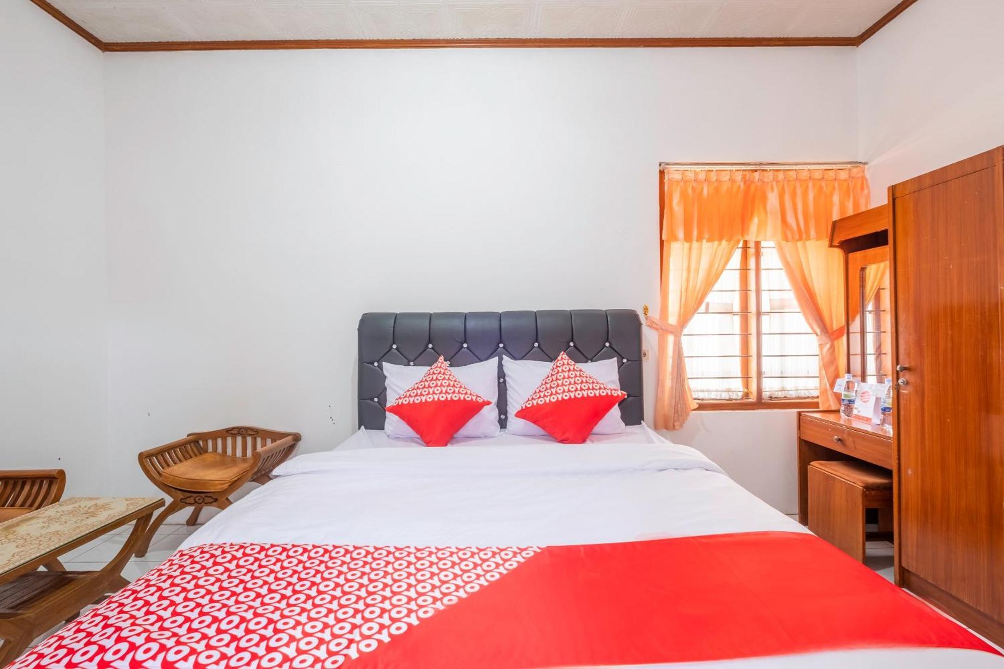 Capital O 1541 Puri Cikole Asri Hotel Lembang Bagian luar foto